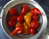 Foto del paso 1 de la receta: Tomate kumato con aceite de oliva virgen extra y sal Maldon