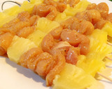 Foto del paso 3 de la receta: Brochetas de pollo y piña