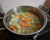 Hình bước làm 2 của món Canh nấm nấu rau củ (chay)
