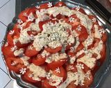 Une image de l'étape 6 de Salade de tomates sauce crème, basilic et fleurs d ail du jardin.