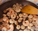 Foto del paso 3 de la receta: Paella sencilla de choros y gambas al vino blanco!