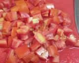Foto del paso 2 de la receta: Bifes de pollo con ensalada de rúcula y cebolla curada
