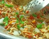 वेज मैगी डोनट्स कटलेट (veg maggi donut cutlet recipe in HindI) रेसिपी चरण 2 फोटो