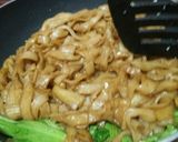 Foto langkah ke 4 dari resep Kwetiau Goreng Saus Tiram ala Verena.