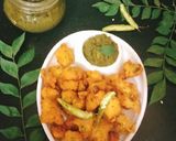 A picture of step 6 of Moong dal pakoda.