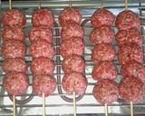 Sis kefte (roston sült birkahúsgombócok) recept fázis 3 fotója