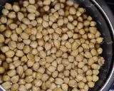 A picture of step 2 of Chickpeas/chhole masala.