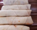 A picture of step 4 of Chicken and vegetable spring roll.