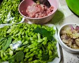 รูปขั้นตอนการทำที่ 1 ของ ผัดดอกขจรหมูสับ