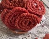 A picture of step 5 of Beetroot Chakli.
