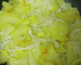 Foto del paso 1 de la receta: Tortilla de patatas, cebolla y chorizo