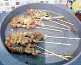 Foto langkah ke 4 dari resep Sate Kulit Ayam.