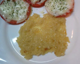 Foto del paso 3 de la receta: Huevos fritos con cebolla y queso