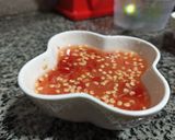 Hình bước làm 2 của món Cá nục, mực hấp cuốn bánh tráng