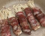 Foto langkah ke 2 dari resep Enoki Beef Roll.