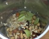 A picture of step 2 of Oats smoothie.