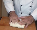 Foto del paso 2 de la receta Pizza sin gluten de atún y anchoas