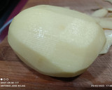 Foto del paso 1 de la receta: Crema de brócoli y patatas con sal de pistachos y nueces