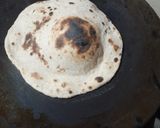 तंदूरी रोटी तवे पर (Tandoori roti tawe par recipe in Hindi) रेसिपी चरण 7 फोटो