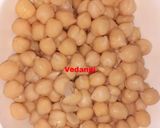 A picture of step 1 of Chatpate Chole (Kabuli Chana).