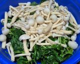 Foto langkah ke 2 dari resep Salad Bayam Jamur Shimeji.