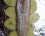 Foto del paso 2 de la receta: Merluza con mariscos en papillote