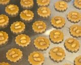 Foto langkah ke 2 dari resep Peanut Cookies (Kue Kacang).