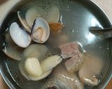 ~蒜頭蛤蠣雞湯~的食譜步驟3照片