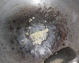 Foto langkah ke 2 dari resep Cah poileng bawang putih.