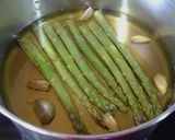 Foto del paso 3 de la receta Sepia con espárragos y brócoli confitados