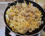 Foto langkah ke 4 dari resep Pizza Teflon Nyummi No Ulen.