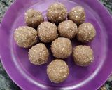 A picture of step 4 of Sesame laddu.