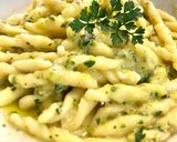 Foto del passaggio 4 della ricetta Trofie con zucchine e acciughe