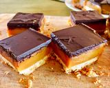 A picture of step 4 of Chocolate caramel shortbread.