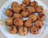 A picture of step 8 of Medhu pakoda.