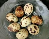 Foto langkah ke 1 dari resep Telur Puyuh Sayur Asin Kecap.