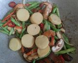Gambar langkah 3 resipi Sayur Tumis, Tofu Telur dan Udang.