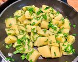 Une image de l'étape 2 de Pommes de terre sautées au persil.