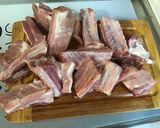 Une image de l'étape 1 de Travers de porc marinés grillés raisin tomate gingembre.