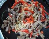 Foto del paso 2 de la receta: Carne salteada con papas a la huancaína