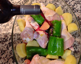 Foto del paso 4 de la receta: Muslitos con patatas y pimientos 😋😋