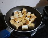 Hình bước làm 3 của món Đậu hũ kho trứng cút
