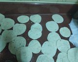 A picture of step 5 of Saata Pooris/papdi.