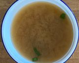 A picture of step 3 of Miso soup.