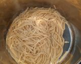 Foto del paso 3 de la receta: Comida de alacena que salva (fideos y salsa)