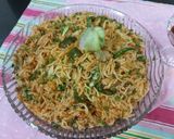 A picture of step 4 of Singapore chicken noodles rice.