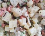 Gambar langkah 8 resipi Olivier Salad (Russian Salad).
