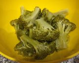 Foto del paso 2 de la receta: Ensalada nutritiva (berenjena calabaza lechuga huevo y brócoli)