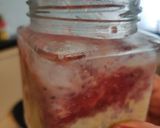 A picture of step 2 of Overnight strawberries smoothie parafit in almond milk.
