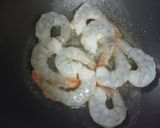 รูปขั้นตอนการทำที่ 3 ของ กุ้งย่างเนยกับผักต้ม เมนูเด็ก 1 ขวบขึ้นไป